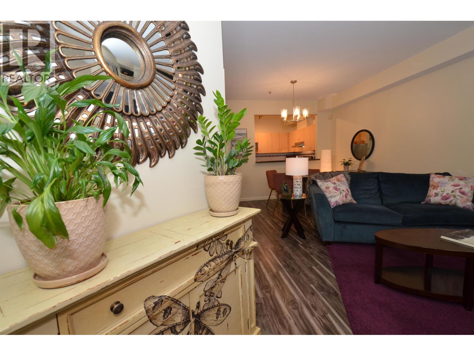 123 Seventh Street, New Westminster, British Columbia  V3M 6Y2 - Photo 3 - R3107228