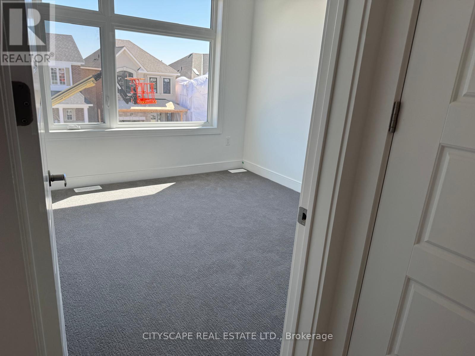 38 Suzuki Street, Barrie, Ontario  L9J 0Y8 - Photo 10 - S12962376