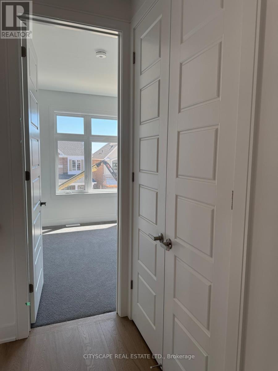 38 Suzuki Street, Barrie, Ontario  L9J 0Y8 - Photo 11 - S12962376