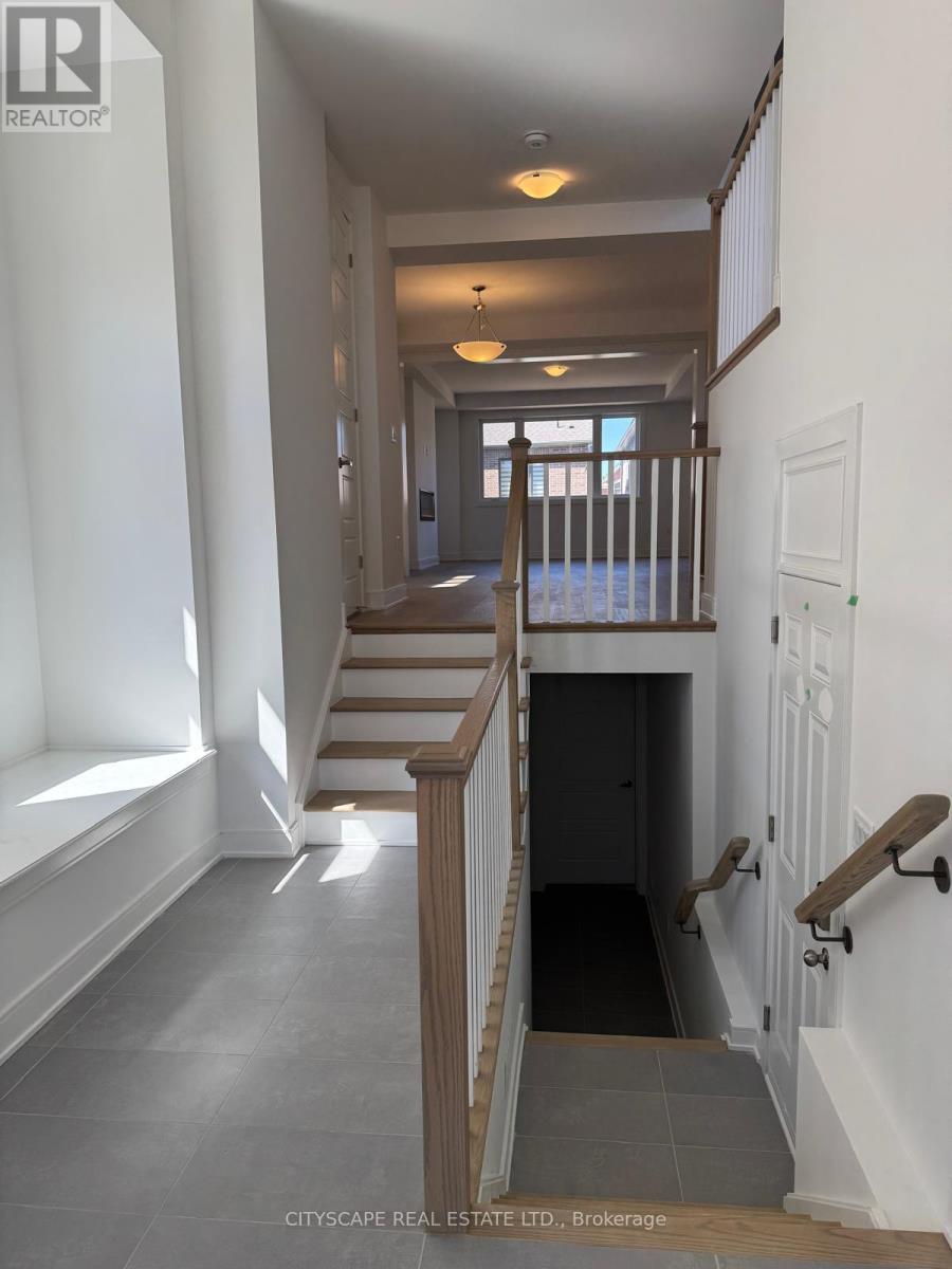 38 Suzuki Street, Barrie, Ontario  L9J 0Y8 - Photo 2 - S12962376