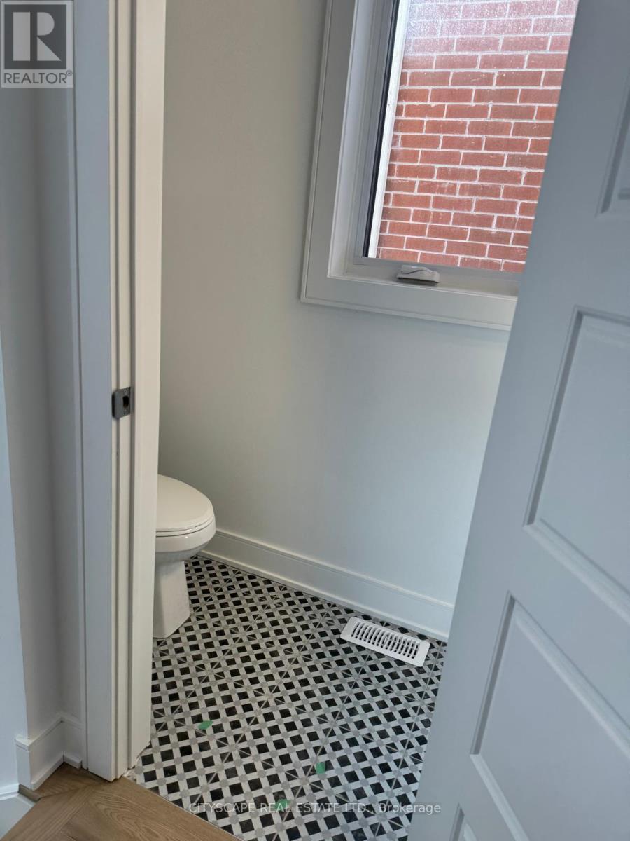 38 Suzuki Street, Barrie, Ontario  L9J 0Y8 - Photo 4 - S12962376