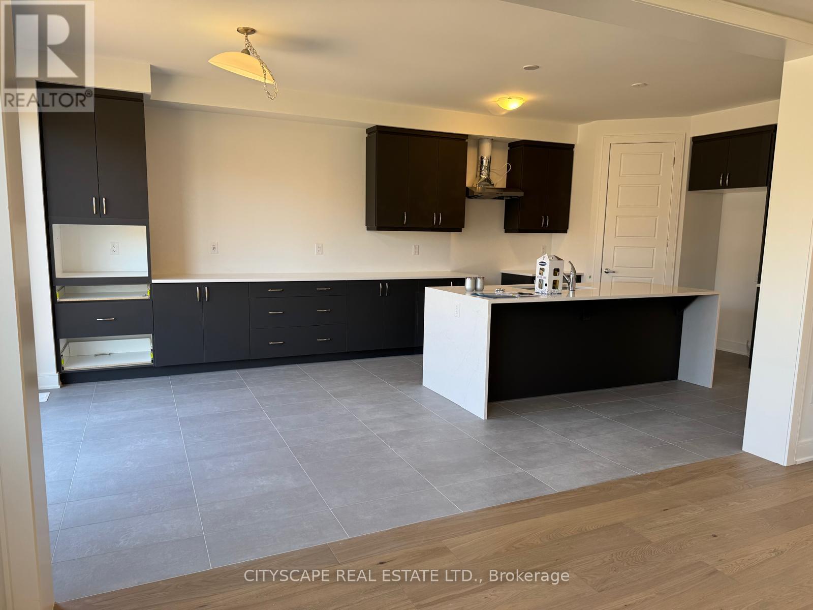 38 Suzuki Street, Barrie, Ontario  L9J 0Y8 - Photo 7 - S12962376