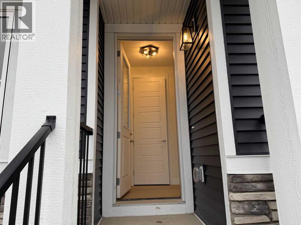 334 Sundown Road, Cochrane, Alberta  T4C 3H2 - Photo 3 - A2265343