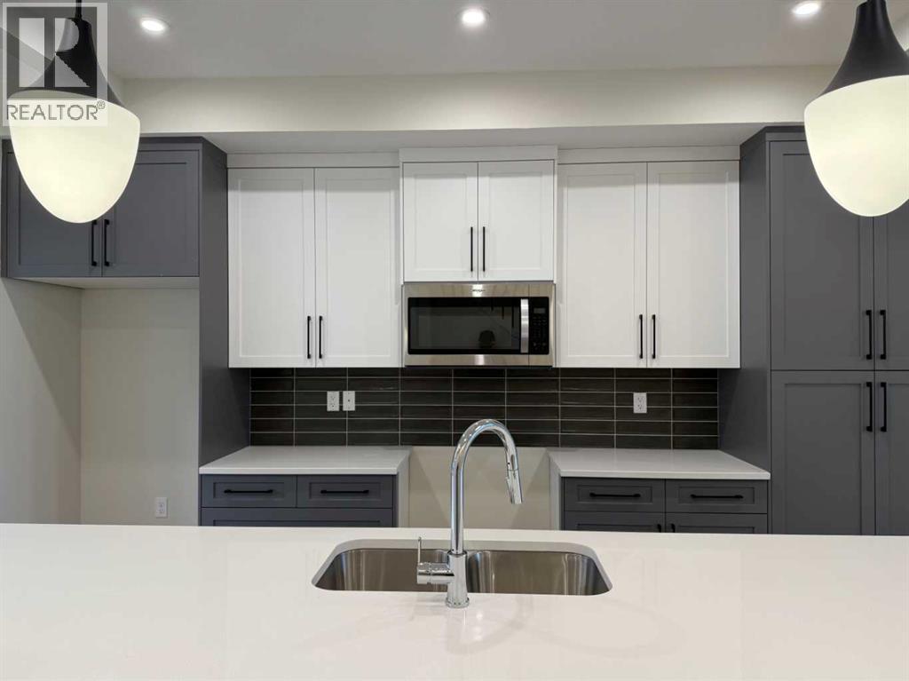 334 Sundown Road, Cochrane, Alberta  T4C 3H2 - Photo 12 - A2265343