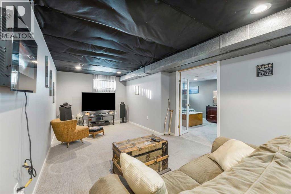 126 Springwood Drive SW, Calgary, Alberta  T2W 0K5 - Photo 16 - A2288413