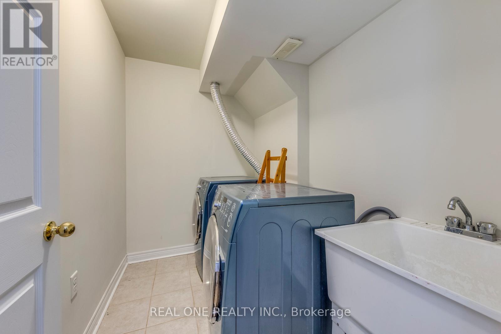 2319 Stone Glen Crescent, Oakville, Ontario  L6M 0C9 - Photo 35 - W12962384