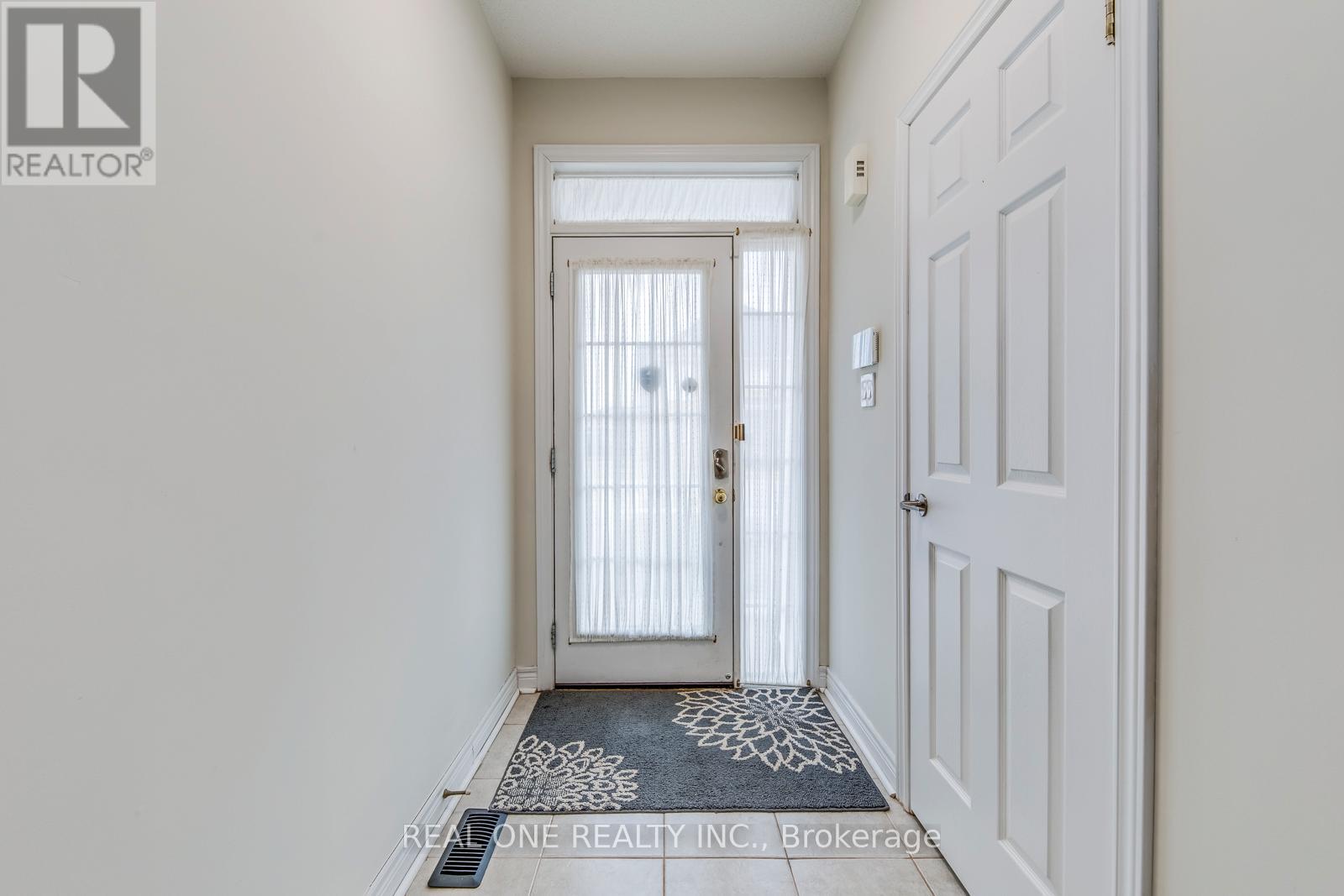 2319 Stone Glen Crescent, Oakville, Ontario  L6M 0C9 - Photo 4 - W12962384