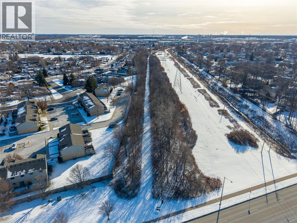 27 York Crescent Unit# 74, Sarnia, Ontario  N7S 6H9 - Photo 35 - 25031413