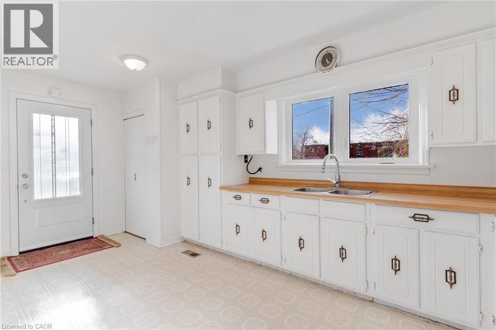 52 Dover Street, Waterloo, Ontario  N2J 1Z1 - Photo 8 - 40812009