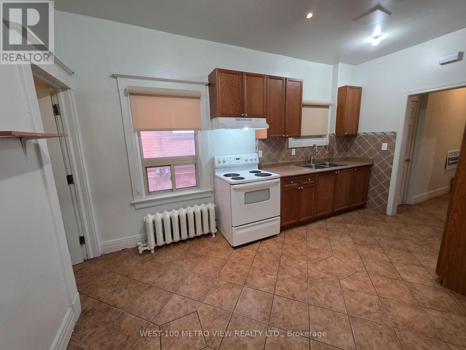 1733 Dufferin Street, Toronto, Ontario  M6E 3N9 - Photo 4 - C12962412