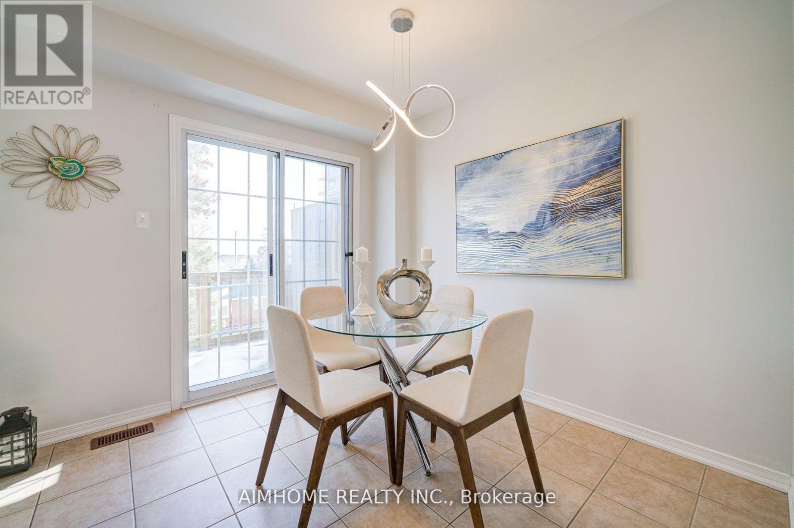 27 Warrington Way, Markham, Ontario  L6C 0B9 - Photo 10 - N12962400