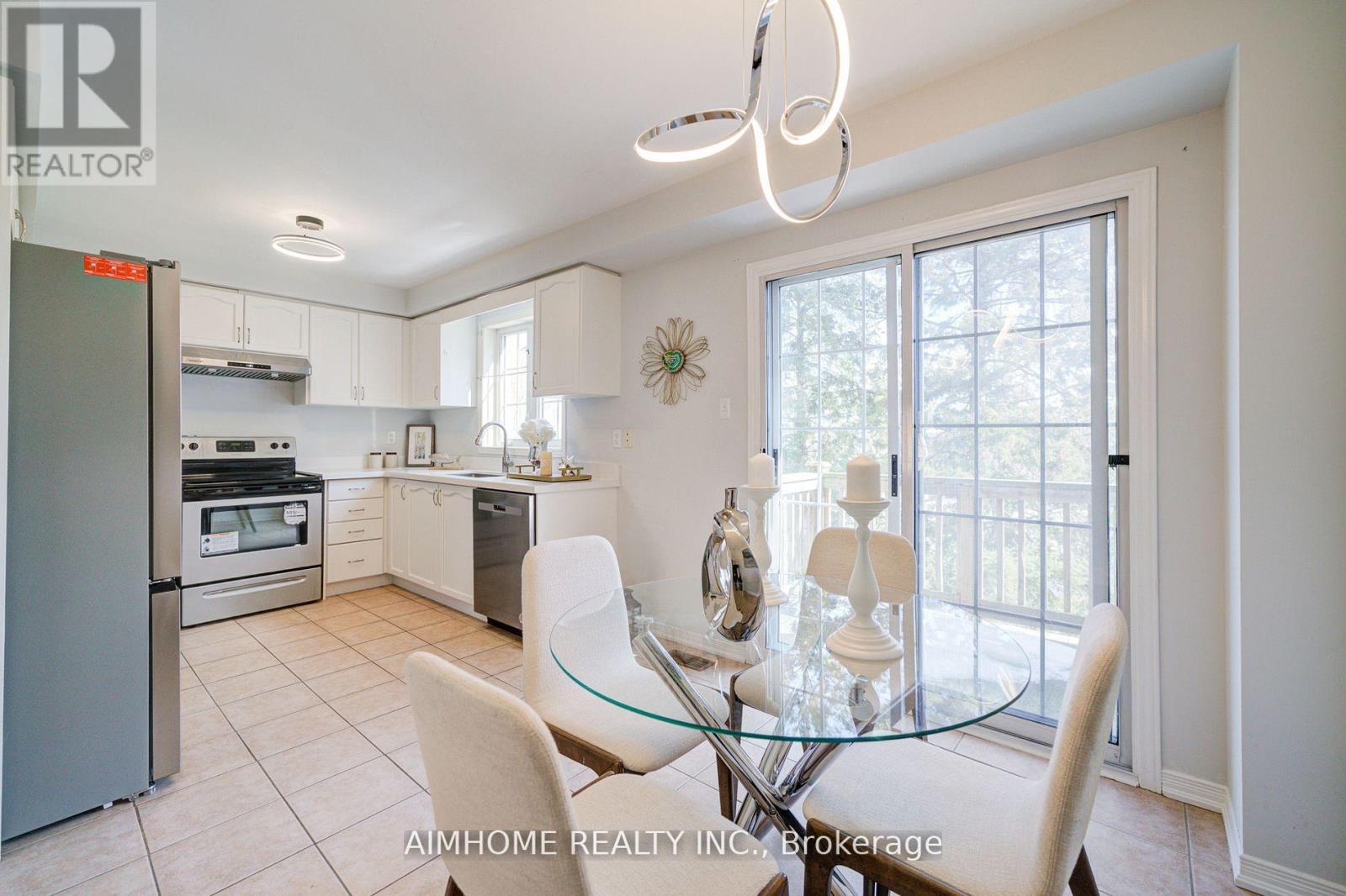 27 Warrington Way, Markham, Ontario  L6C 0B9 - Photo 11 - N12962400