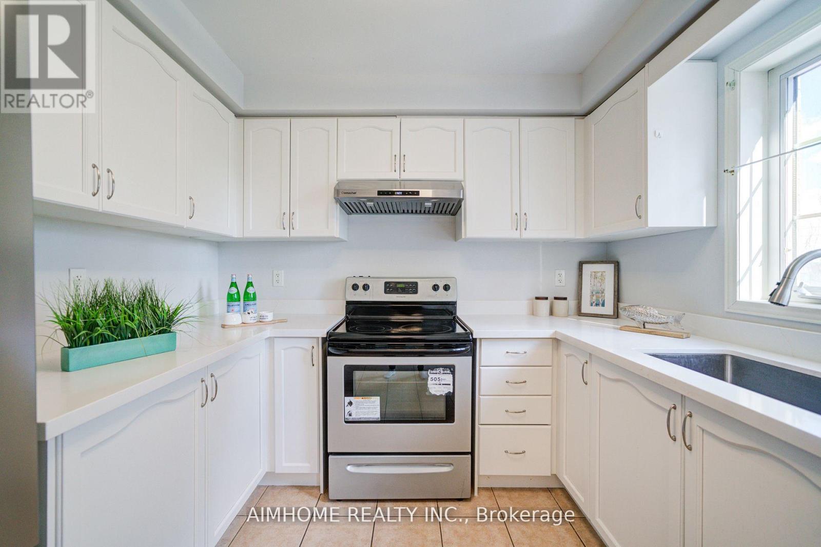 27 Warrington Way, Markham, Ontario  L6C 0B9 - Photo 12 - N12962400