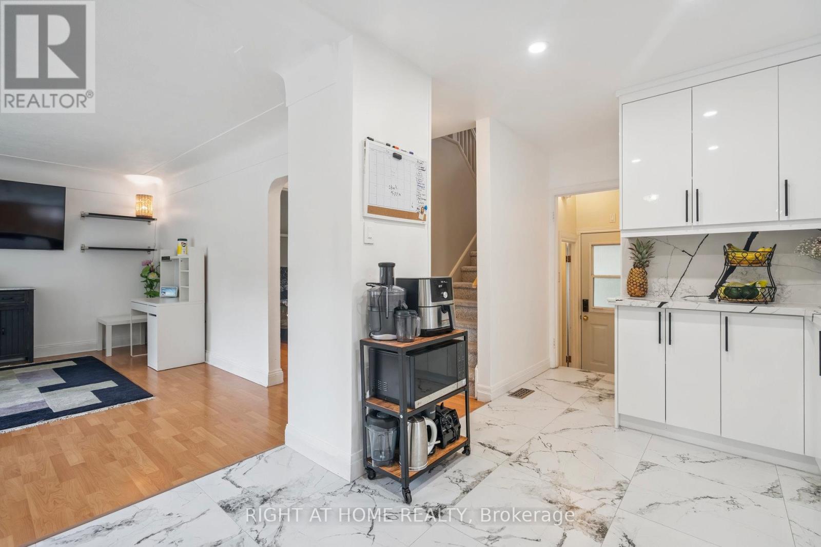 2343 Mountainside Drive, Burlington, Ontario  L7P 1C1 - Photo 13 - W12962410