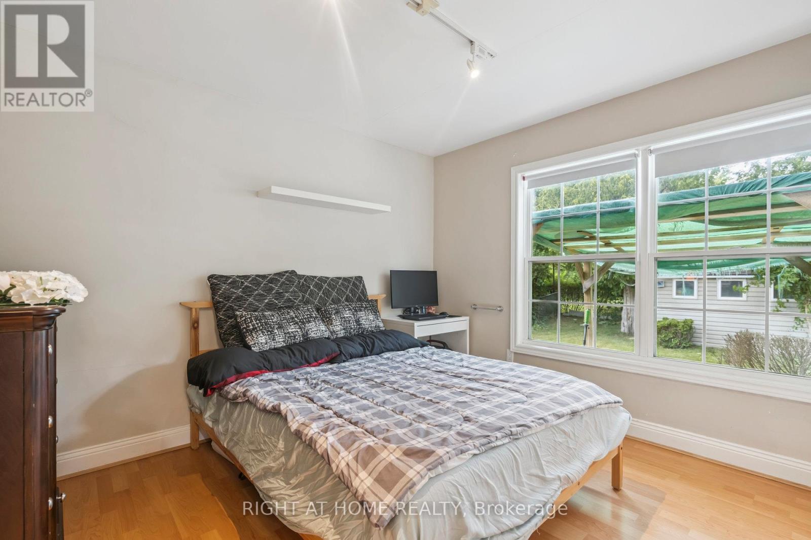 2343 Mountainside Drive, Burlington, Ontario  L7P 1C1 - Photo 22 - W12962410