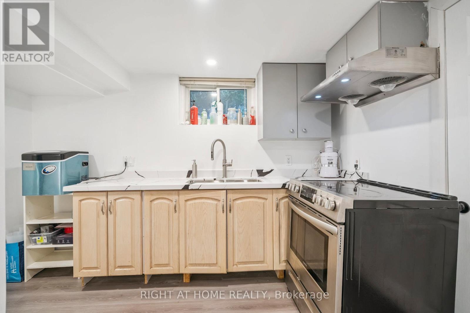 2343 Mountainside Drive, Burlington, Ontario  L7P 1C1 - Photo 37 - W12962410