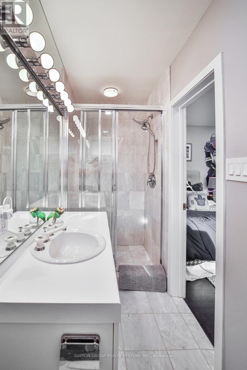 3 Twyford Court, Toronto, Ontario  M9A 1W7 - Photo 19 - W12962414