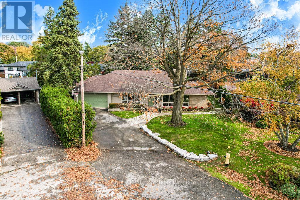 3 Twyford Court, Toronto, Ontario  M9A 1W7 - Photo 2 - W12962414