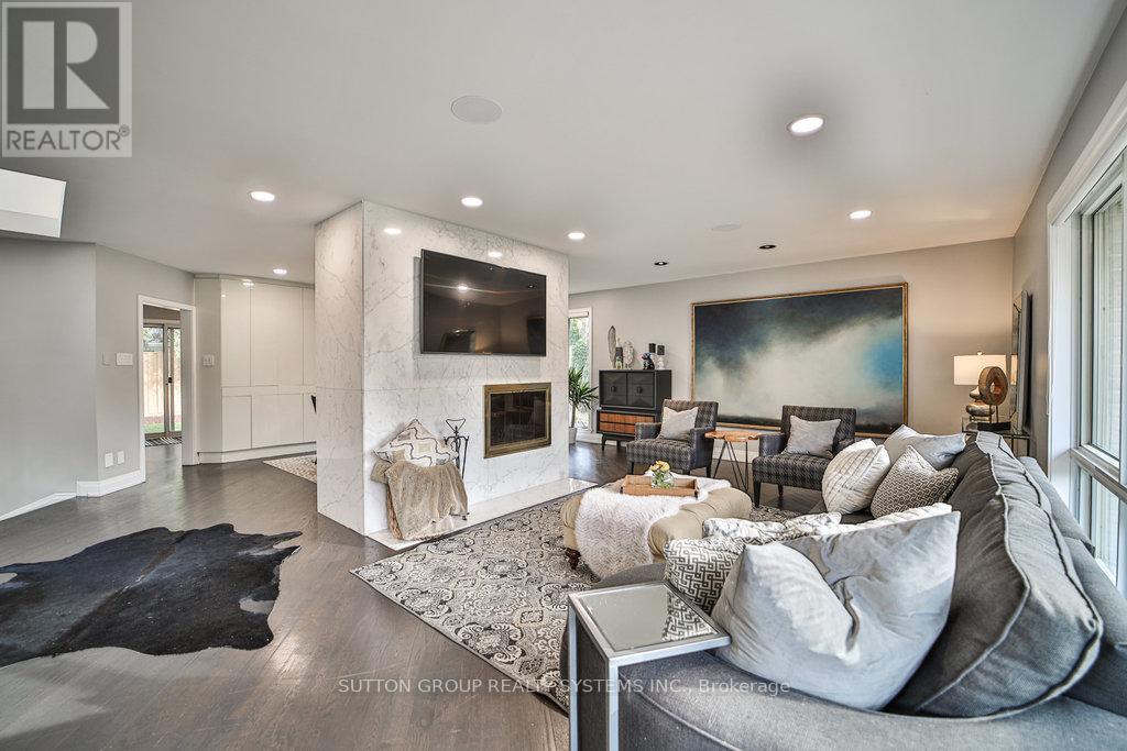 3 Twyford Court, Toronto, Ontario  M9A 1W7 - Photo 3 - W12962414