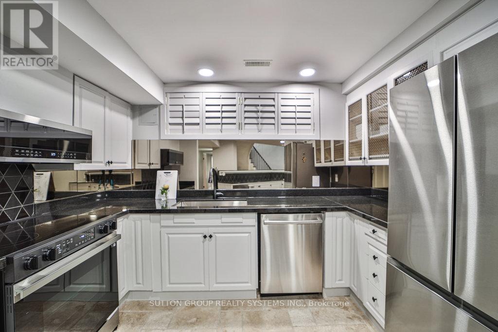 3 Twyford Court, Toronto, Ontario  M9A 1W7 - Photo 35 - W12962414