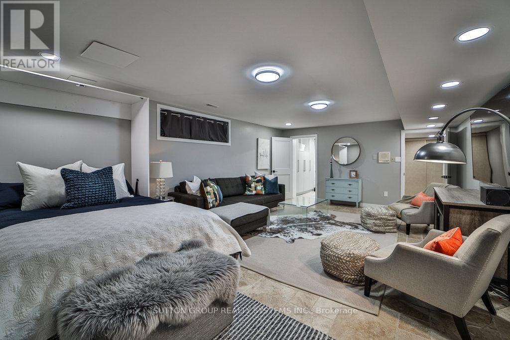 3 Twyford Court, Toronto, Ontario  M9A 1W7 - Photo 39 - W12962414