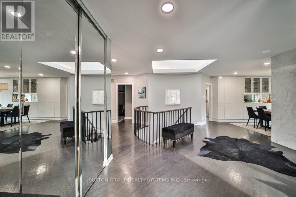 3 Twyford Court, Toronto, Ontario  M9A 1W7 - Photo 9 - W12962414