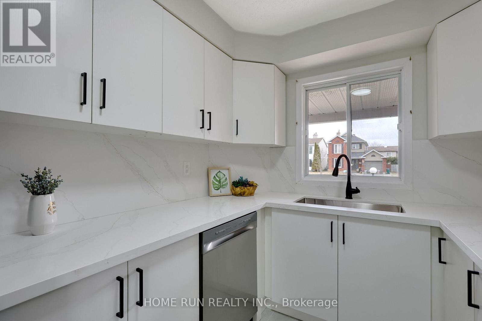 16 Sovereign Avenue, Ottawa, Ontario  K2G 4Y1 - Photo 17 - X12962250