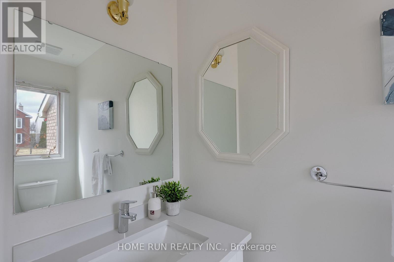 16 Sovereign Avenue, Ottawa, Ontario  K2G 4Y1 - Photo 3 - X12962250