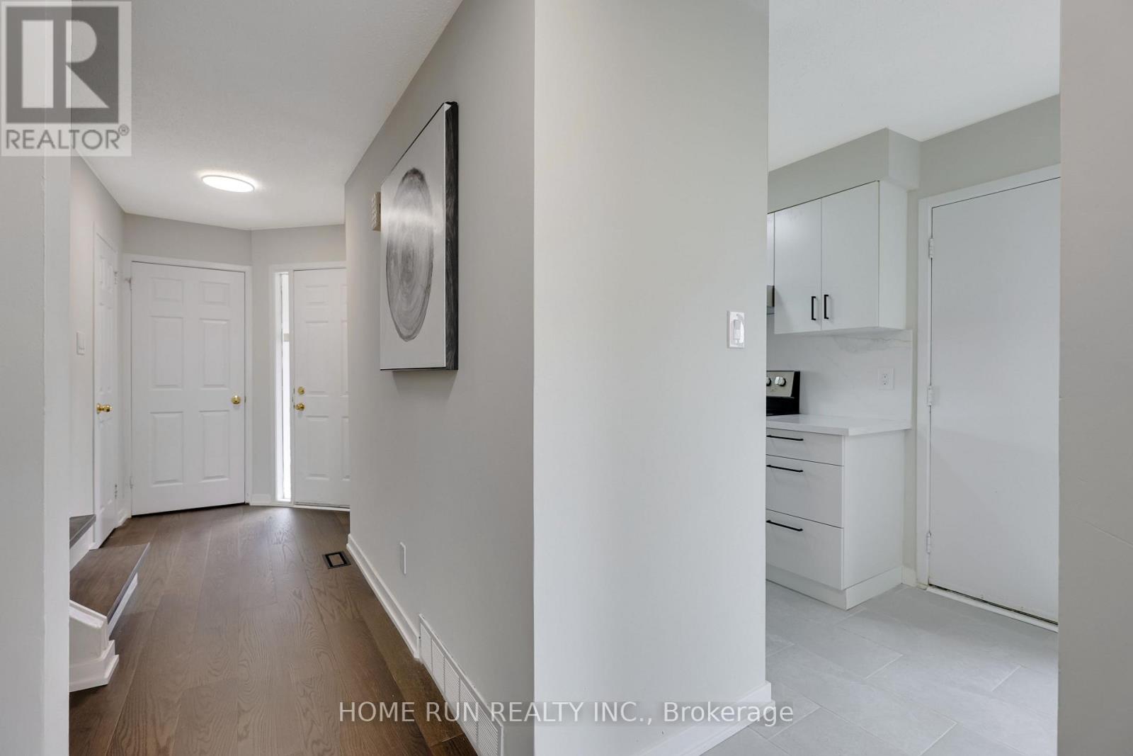 16 Sovereign Avenue, Ottawa, Ontario  K2G 4Y1 - Photo 5 - X12962250