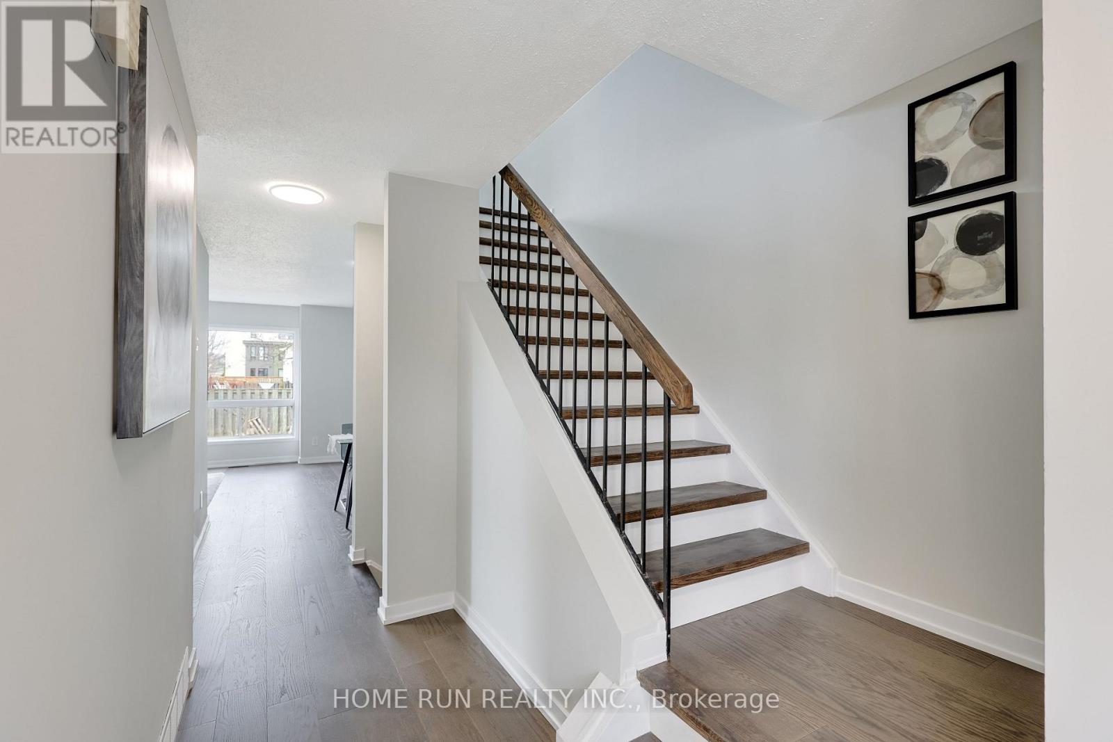 16 Sovereign Avenue, Ottawa, Ontario  K2G 4Y1 - Photo 4 - X12962250