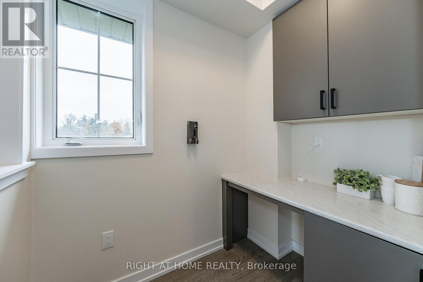 116 Whithorn Crescent, Haldimand, Ontario  N3W 0G4 - Photo 11 - X12962402