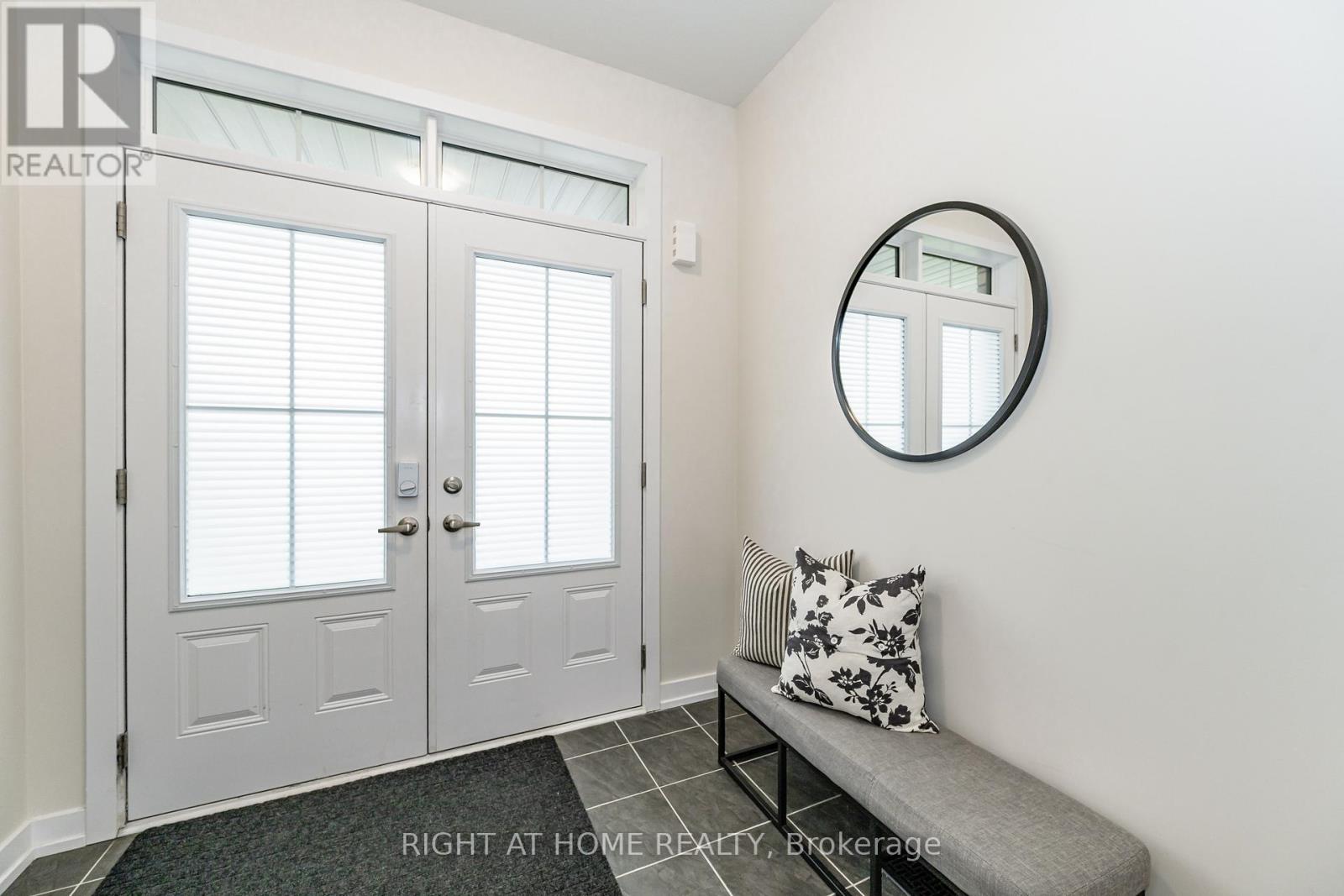 116 Whithorn Crescent, Haldimand, Ontario  N3W 0G4 - Photo 3 - X12962402