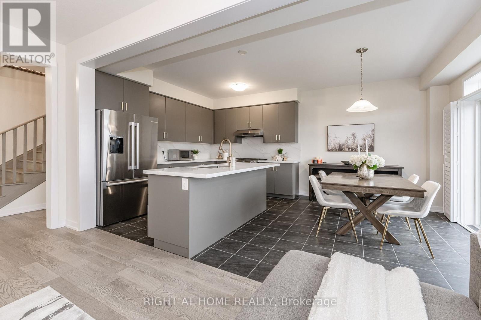 116 Whithorn Crescent, Haldimand, Ontario  N3W 0G4 - Photo 5 - X12962402