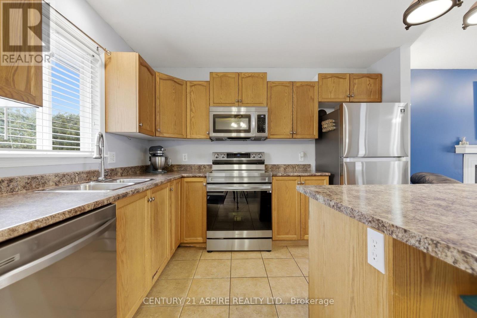 27 Bayshore Drive, Petawawa, Ontario  K8H 3R7 - Photo 12 - X12962426