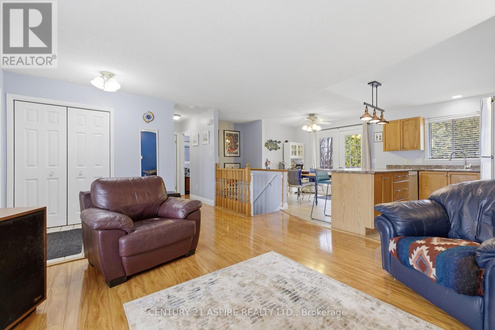 27 Bayshore Drive, Petawawa, Ontario  K8H 3R7 - Photo 13 - X12962426