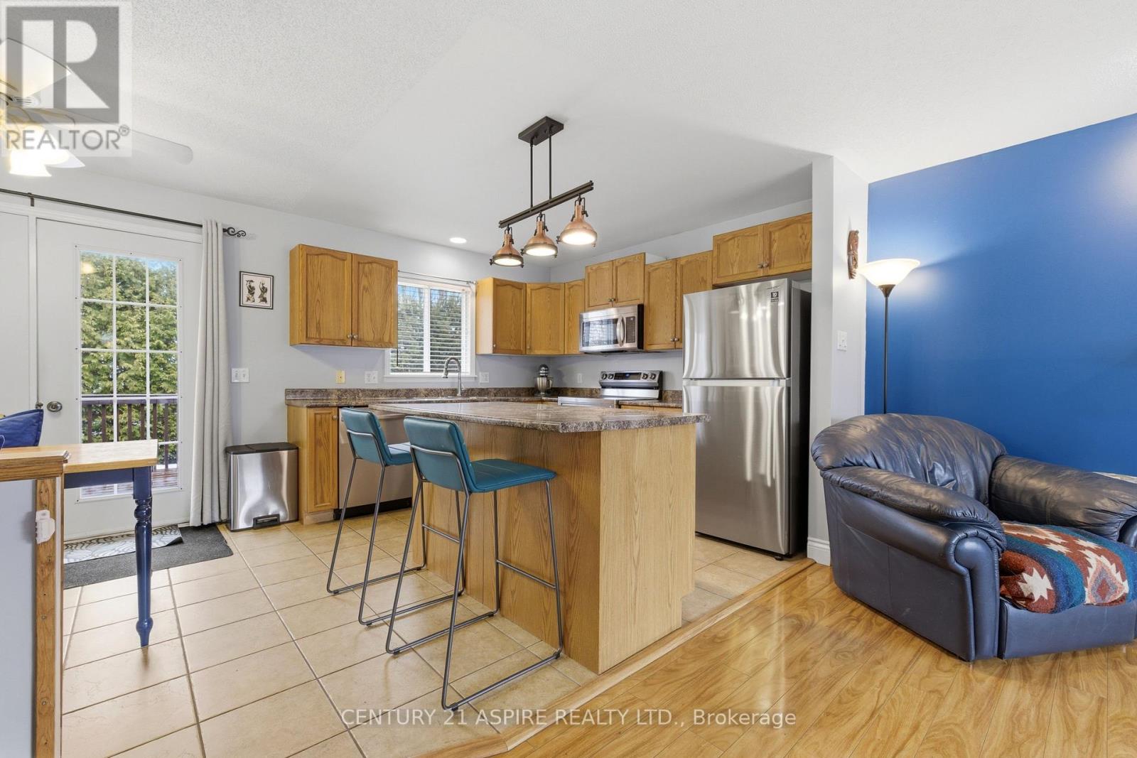 27 Bayshore Drive, Petawawa, Ontario  K8H 3R7 - Photo 15 - X12962426