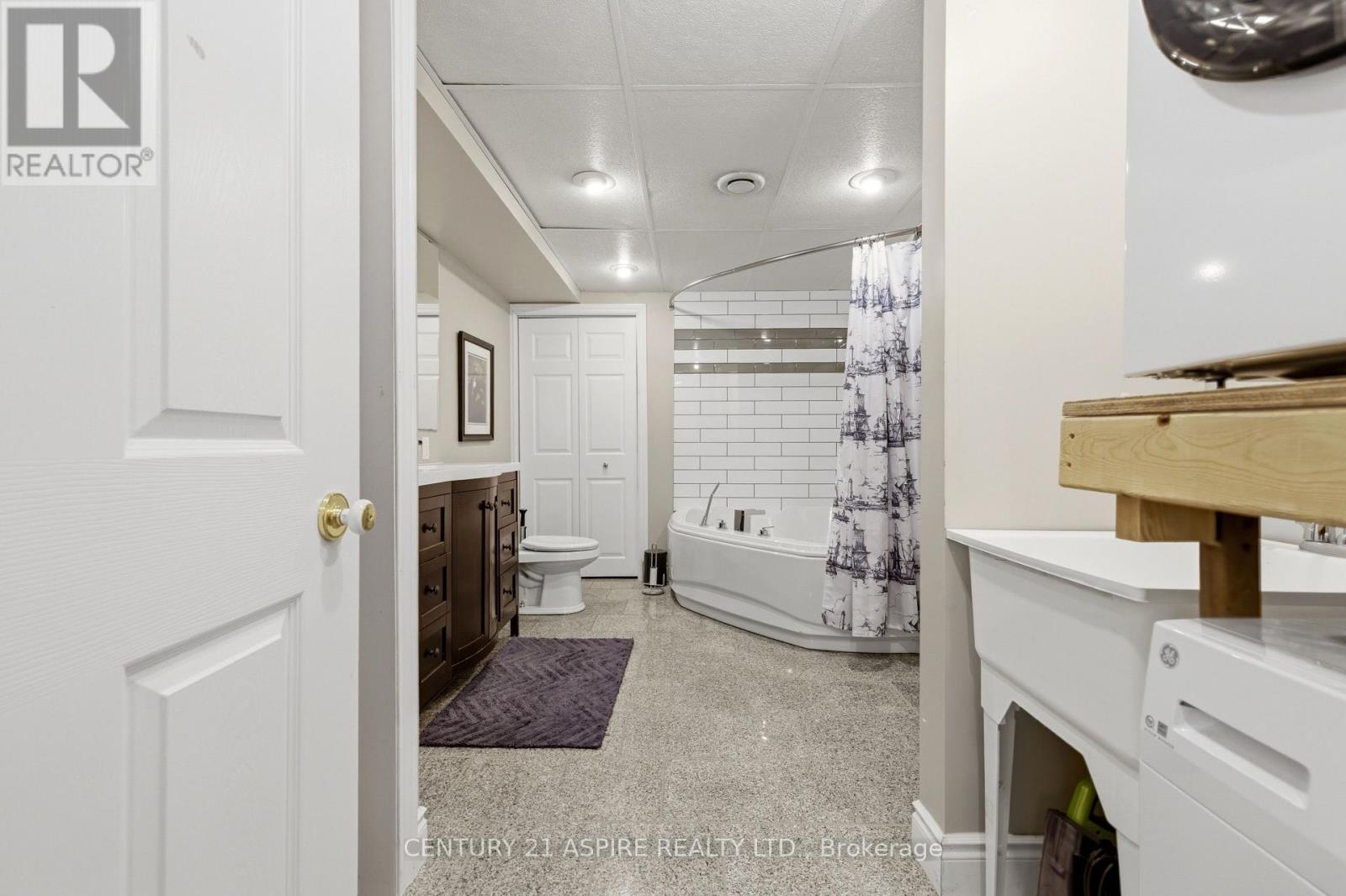 27 Bayshore Drive, Petawawa, Ontario  K8H 3R7 - Photo 37 - X12962426