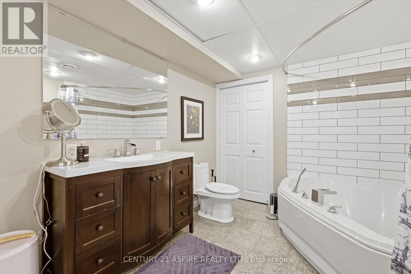 27 Bayshore Drive, Petawawa, Ontario  K8H 3R7 - Photo 38 - X12962426