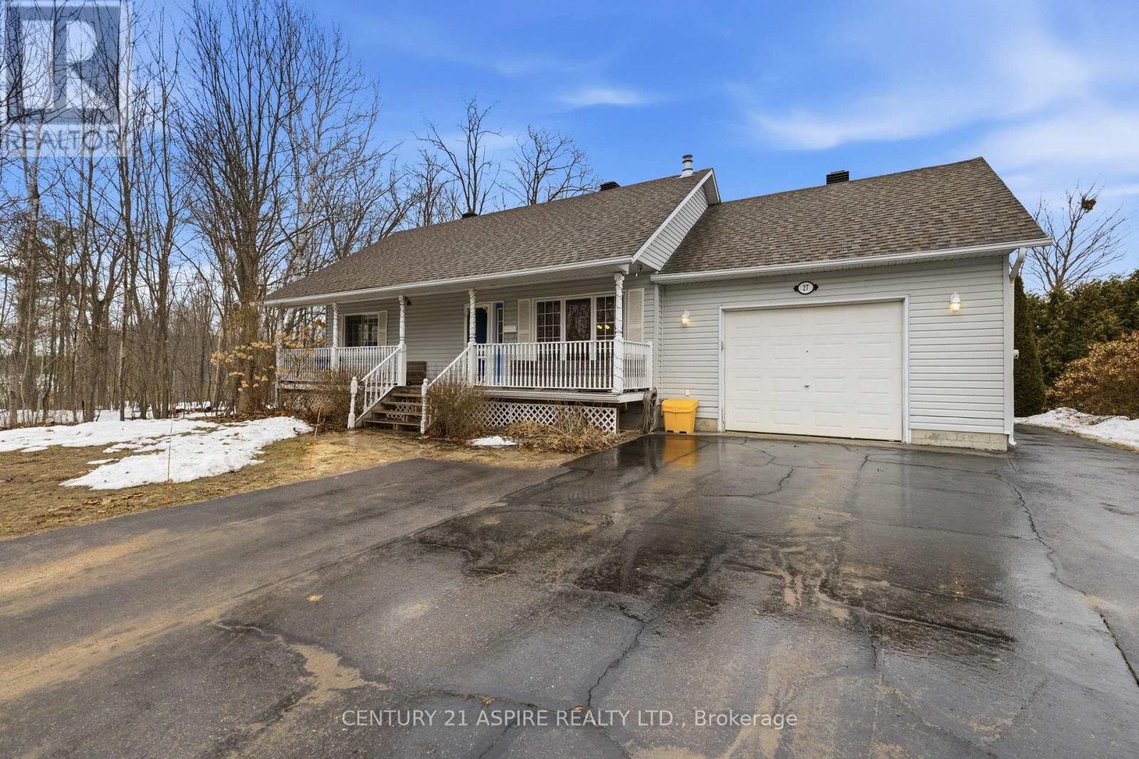 27 Bayshore Drive, Petawawa, Ontario  K8H 3R7 - Photo 4 - X12962426
