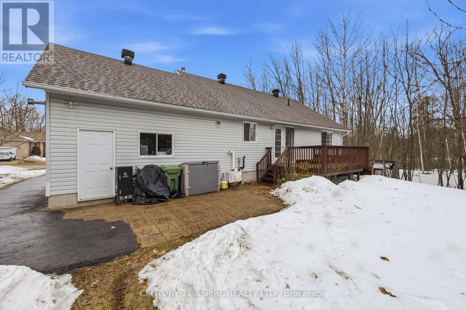 27 Bayshore Drive, Petawawa, Ontario  K8H 3R7 - Photo 40 - X12962426