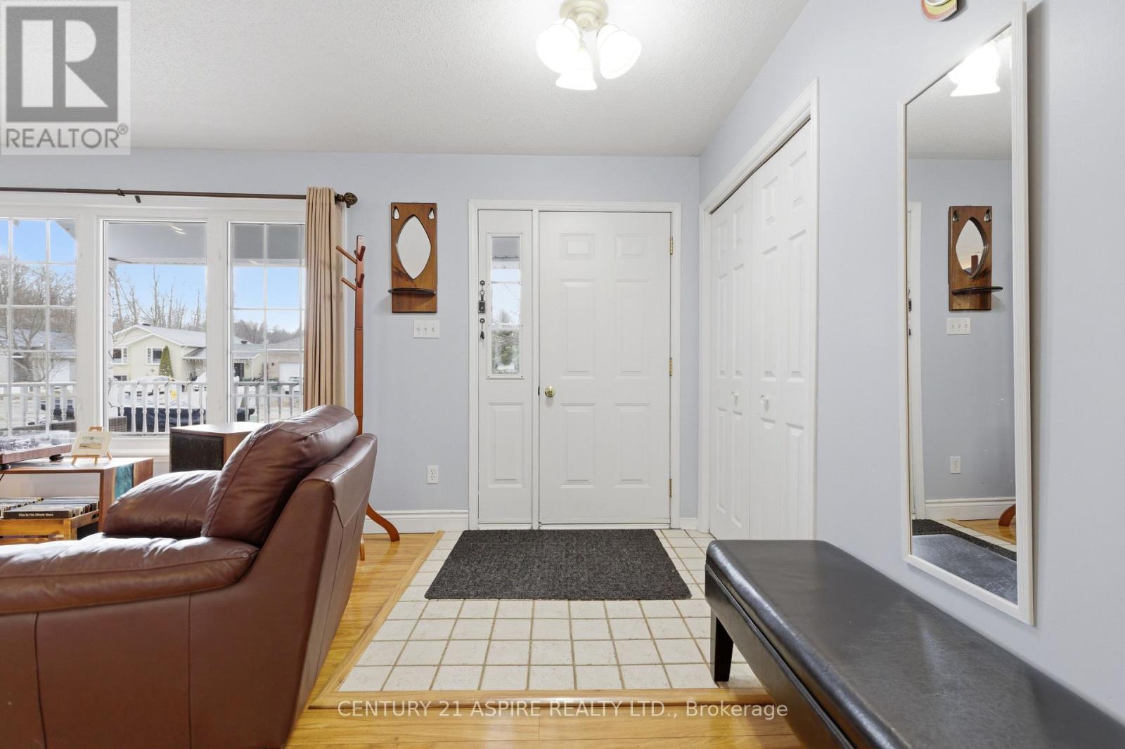 27 Bayshore Drive, Petawawa, Ontario  K8H 3R7 - Photo 8 - X12962426