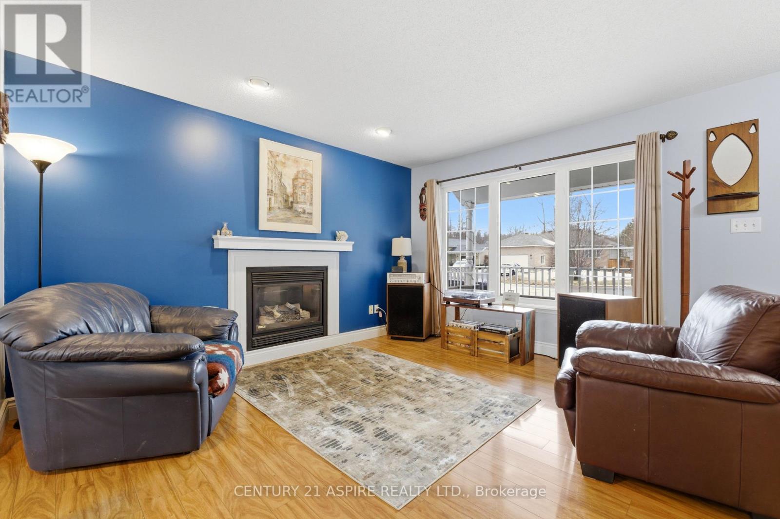 27 Bayshore Drive, Petawawa, Ontario  K8H 3R7 - Photo 9 - X12962426