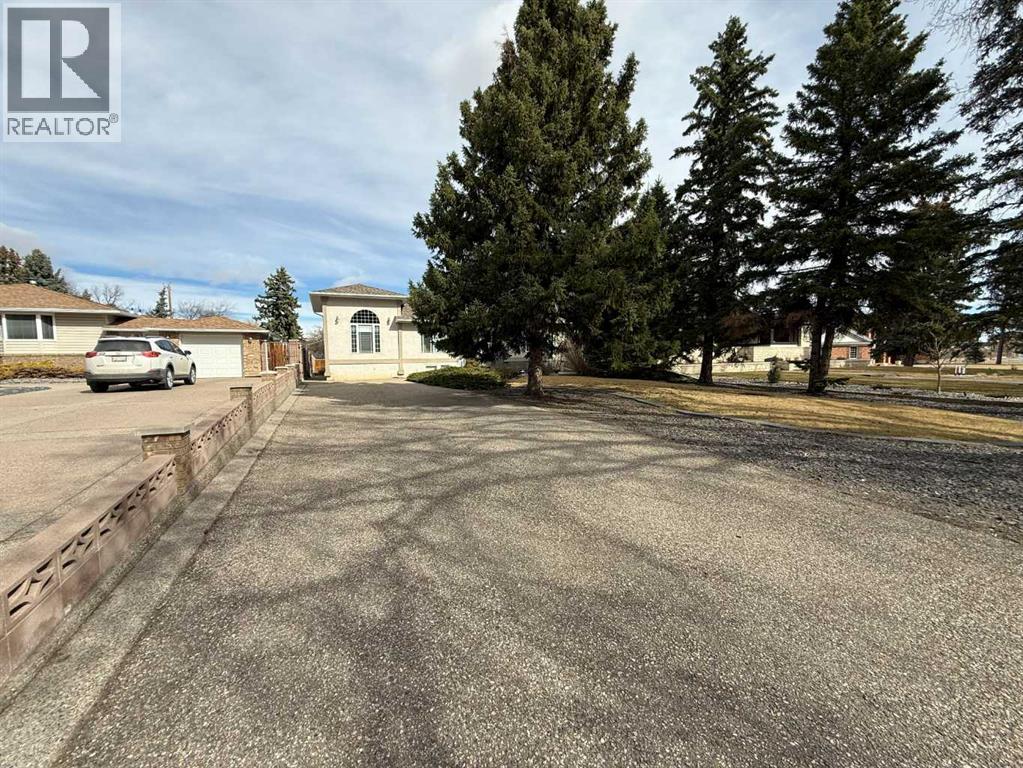 3315 Parkside Drive S, Lethbridge, Alberta T1J 1N2 - Photo 2 - A2295028