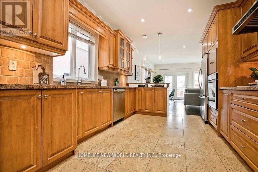 7 Roslin Avenue, Toronto, Ontario  M4N 1Y8 - Photo 11 - C12962416