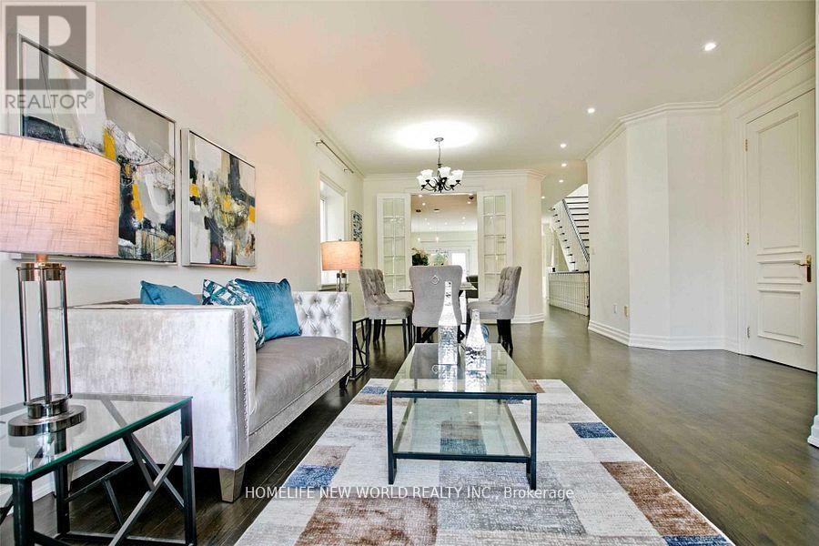 7 Roslin Avenue, Toronto, Ontario  M4N 1Y8 - Photo 5 - C12962416