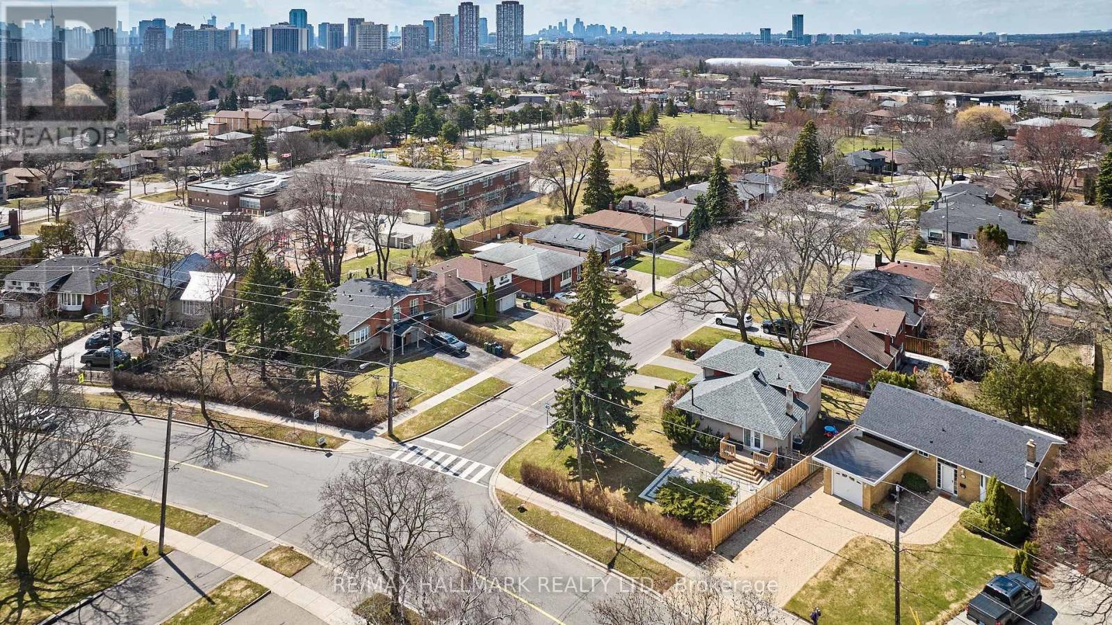 194 Sloane Avenue, Toronto, Ontario  M4A 2C6 - Photo 2 - C12962442