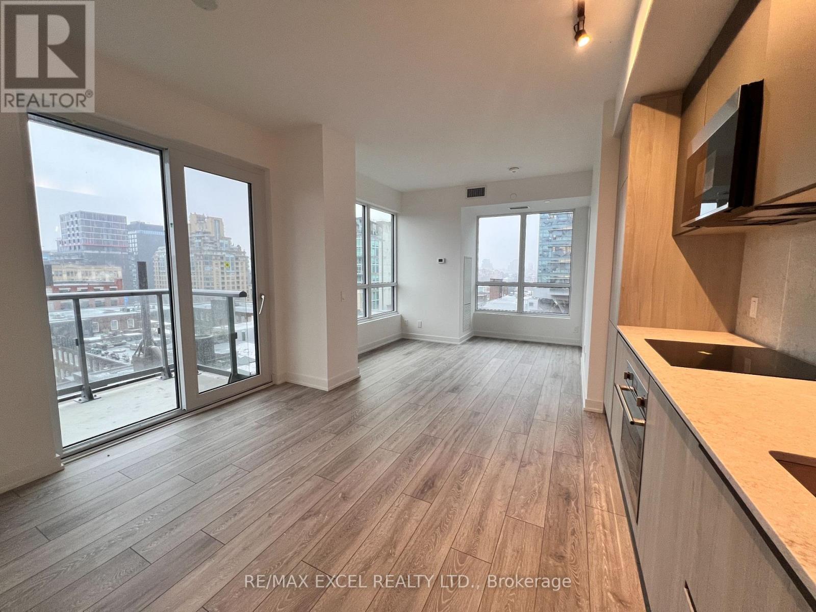 921 - 108 Peter Street, Toronto, Ontario  M5V 2G7 - Photo 3 - C12962470