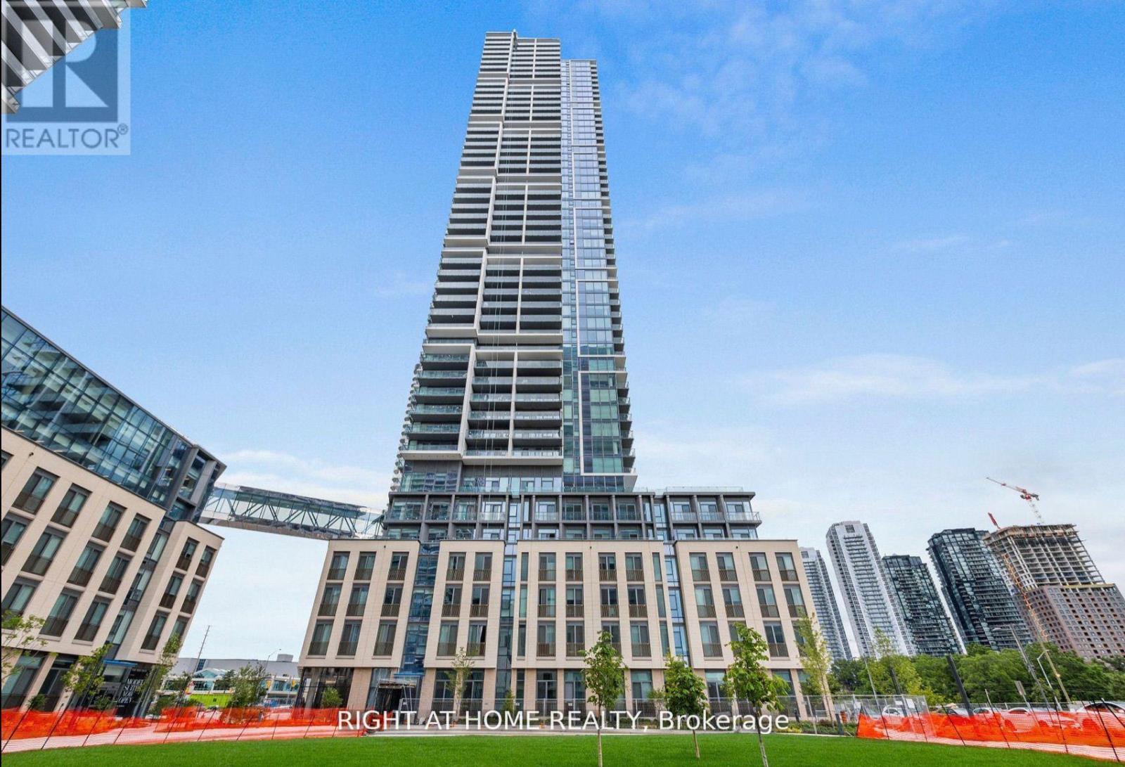 5207 - 7890 Jane Street, Vaughan, Ontario  L4K 0K9 - Photo 2 - N12962446