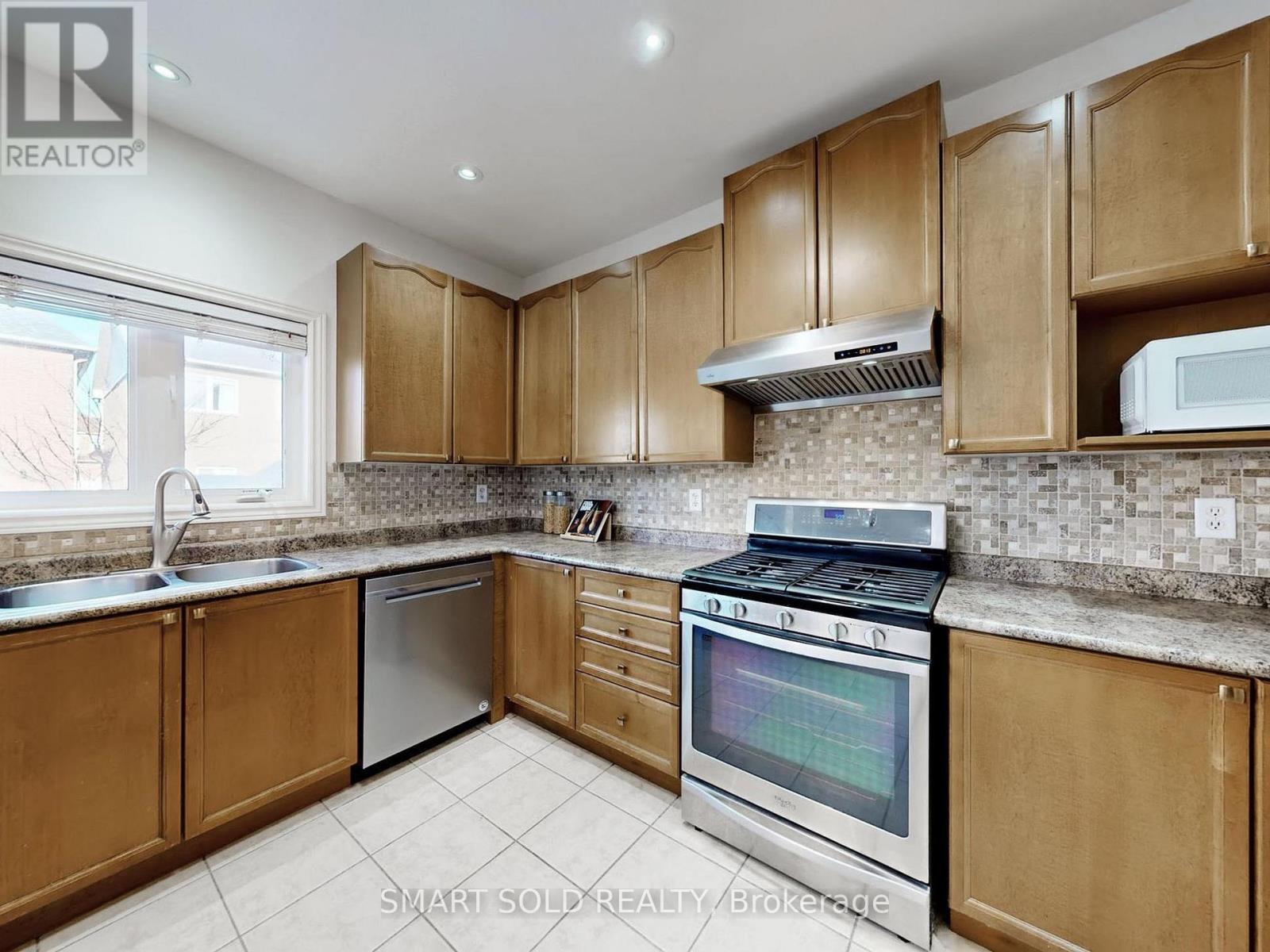 25 Fieldflower Crescent, Richmond Hill, Ontario L4E 5E9 - Photo 12 - N12962458