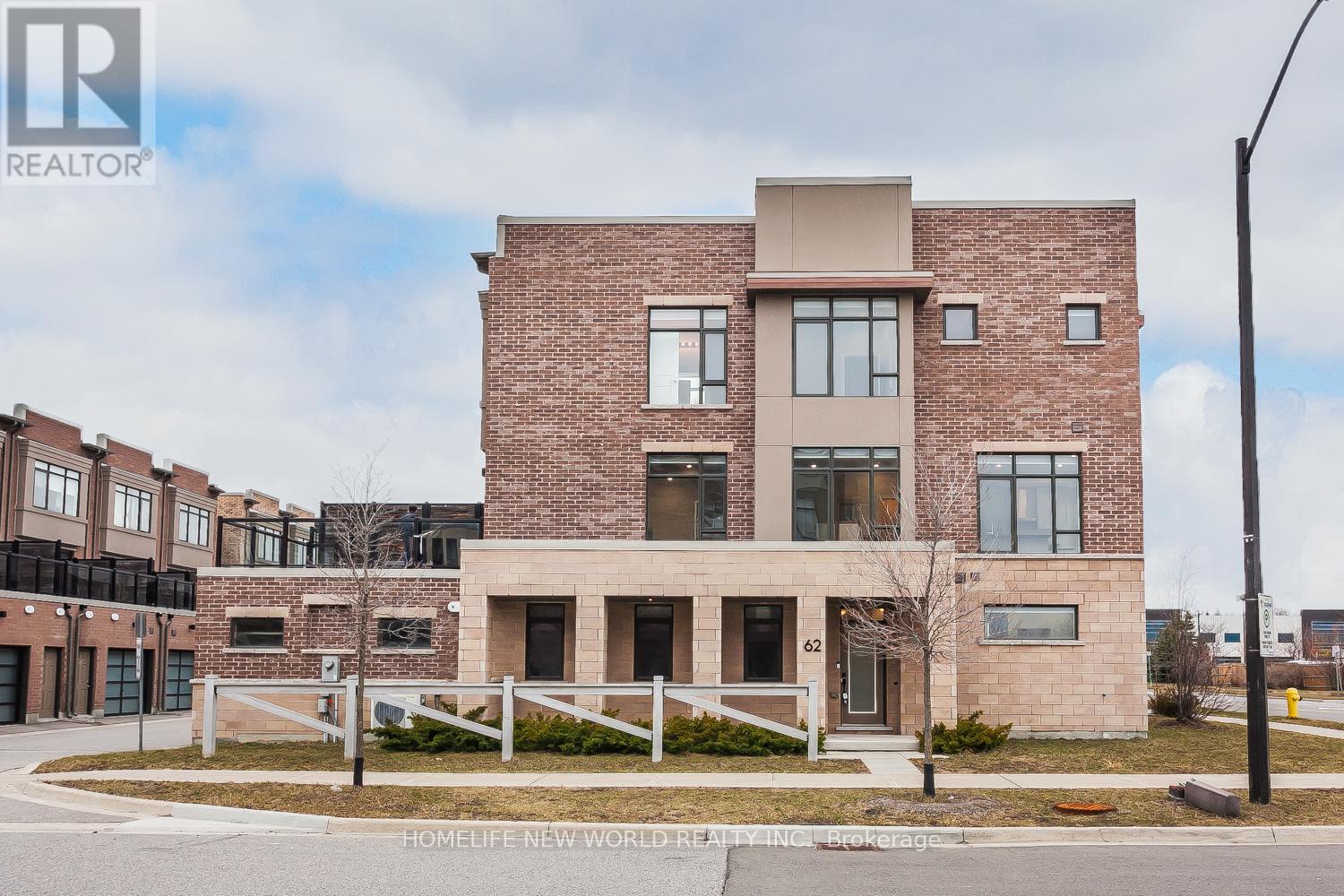 62 Troon Avenue, Vaughan, Ontario L6A 4Z1 - Photo 2 - N12962462